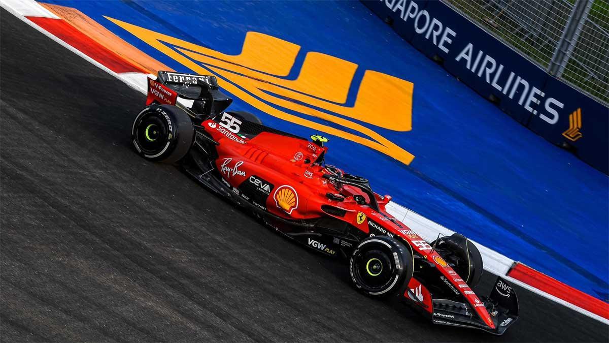 Carlos Sainz, en acción durante los primeros libres en Marina Bay