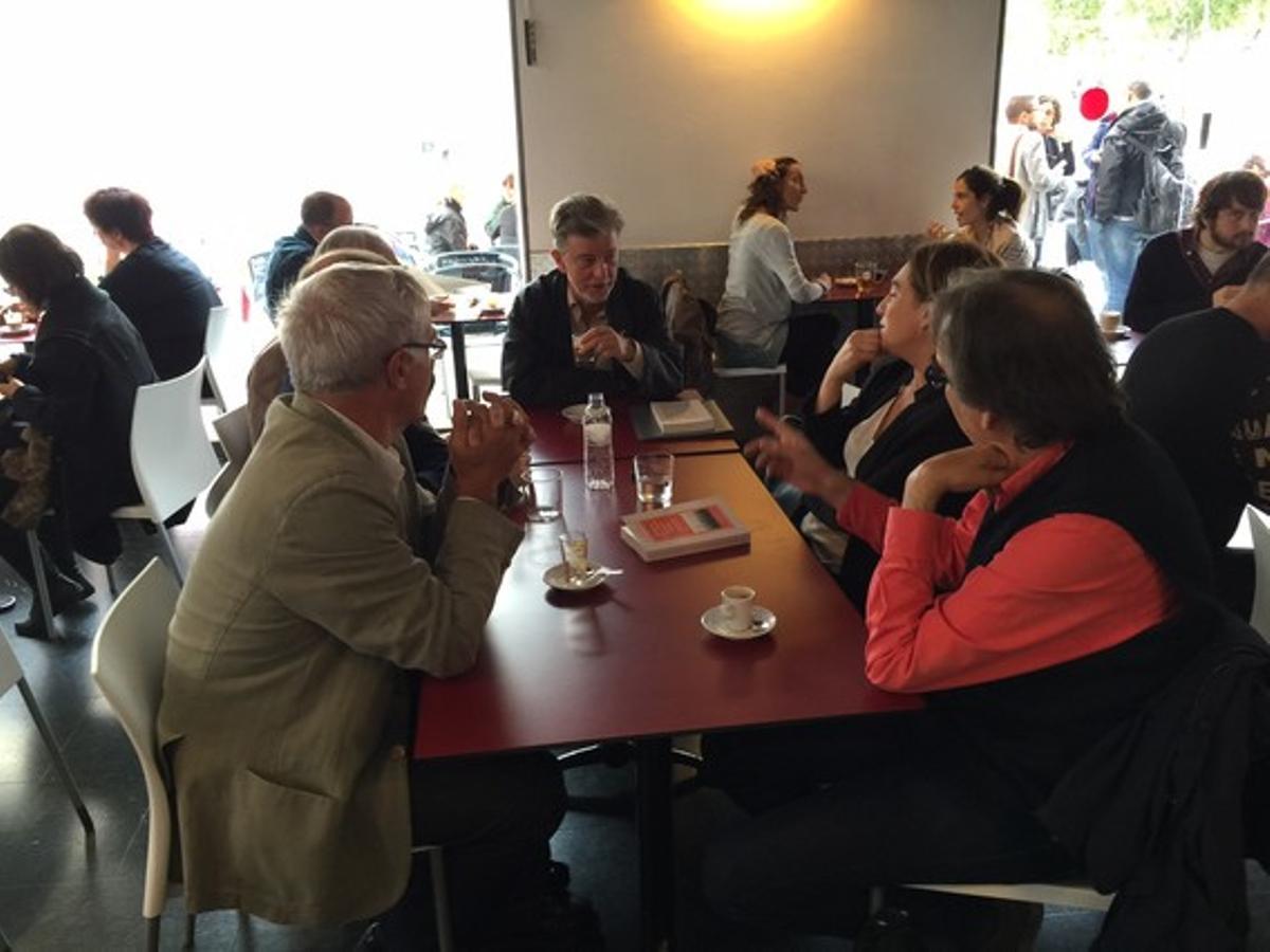 Ada Colau amb Joan Ribó, Pedro Santisteve, Joan Subirats i Vicenç Villatoro, aquest dimecres a Barcelona