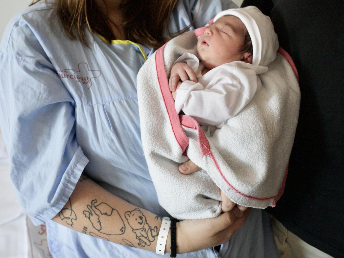 La pequeña Jimena, la primera bebé murciana del 2023.