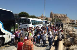 La Autoritat Portuària retrasa las restricciones para aparcar en la Escollera hasta que Cort habilite una parada para autobuses