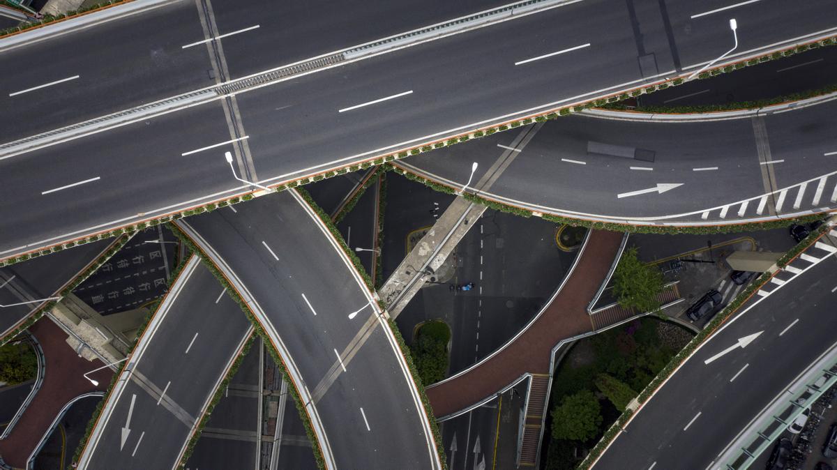 Las carreteras vacías durante el cierre en Shanghai, a 19 de abril de 2022.