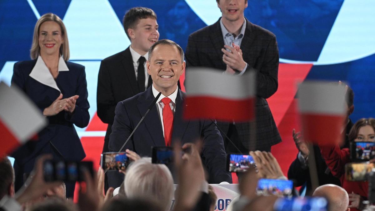 Un empate en los sondeos de las elecciones presidenciales en Polonia deja en vilo al país
