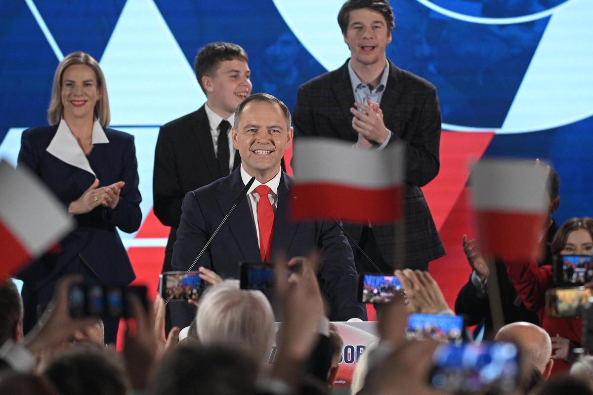 Un empate en los sondeos de las elecciones presidenciales en Polonia deja en vilo al país