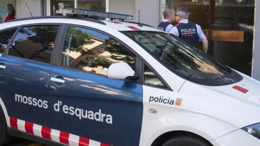 Detingut per agredir i robar a un sensesostre al centre de Girona