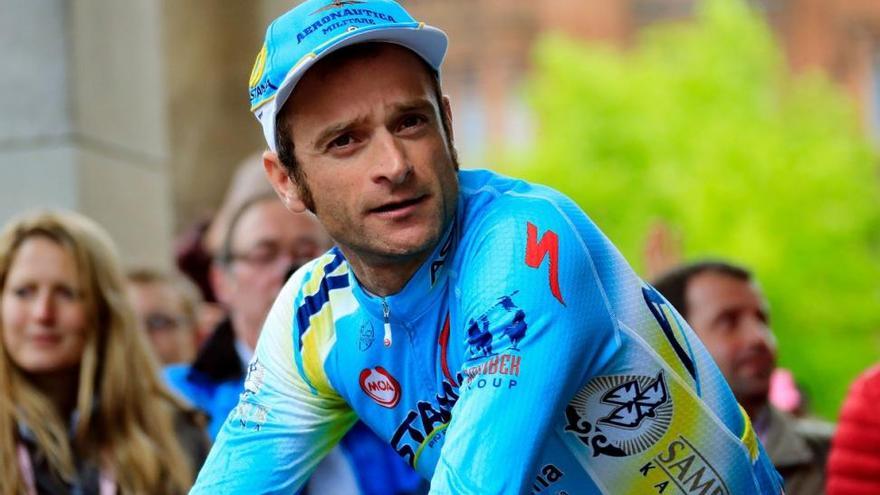 Una furgoneta se lleva la vida del ciclista italiano Michele Scarponi