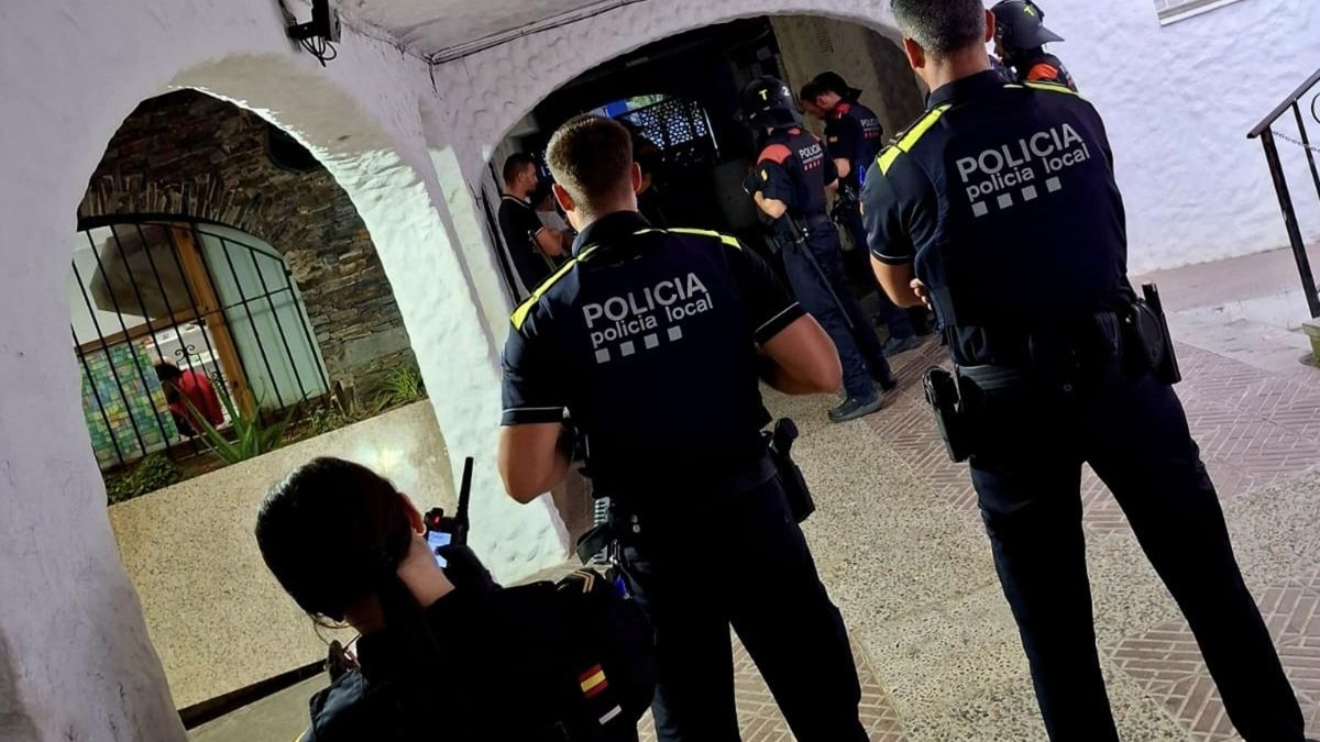 L'actuació conjunta entre diferents cossos policials en un local d'oci nocturn d'Empuribrava