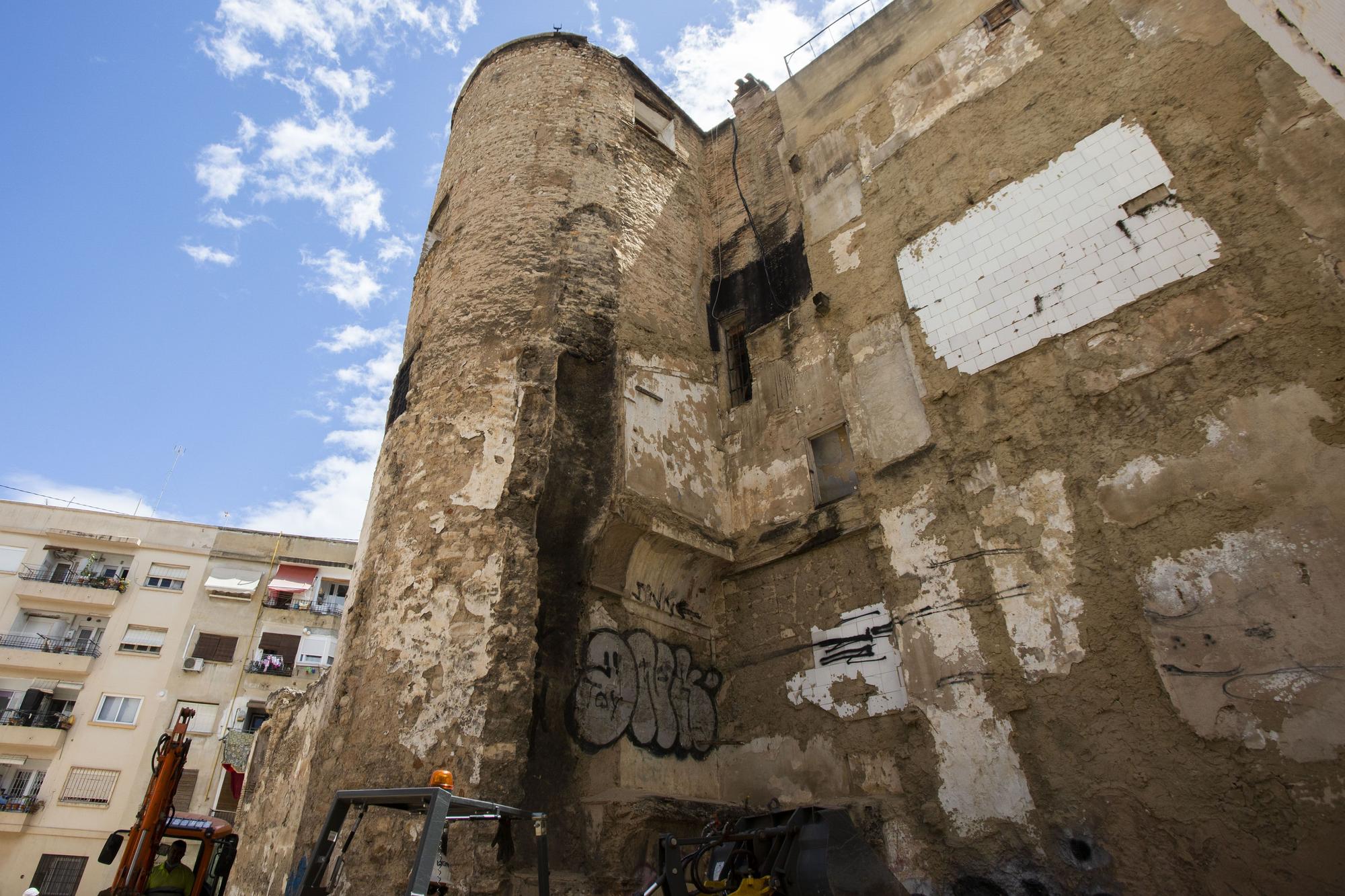 Los restos de la muralla árabe de València que recorren la ciudad