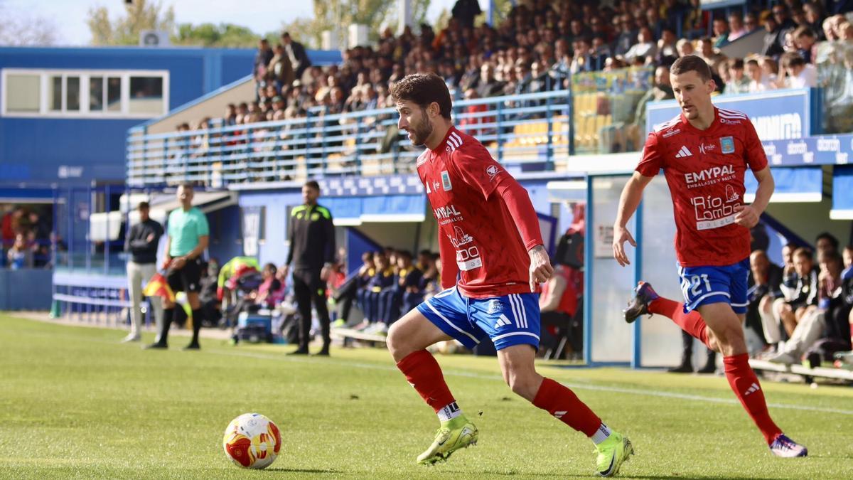 Agüero y Carlos Nieto, jugadores del Tarazona, en el partido contra el Acorcón