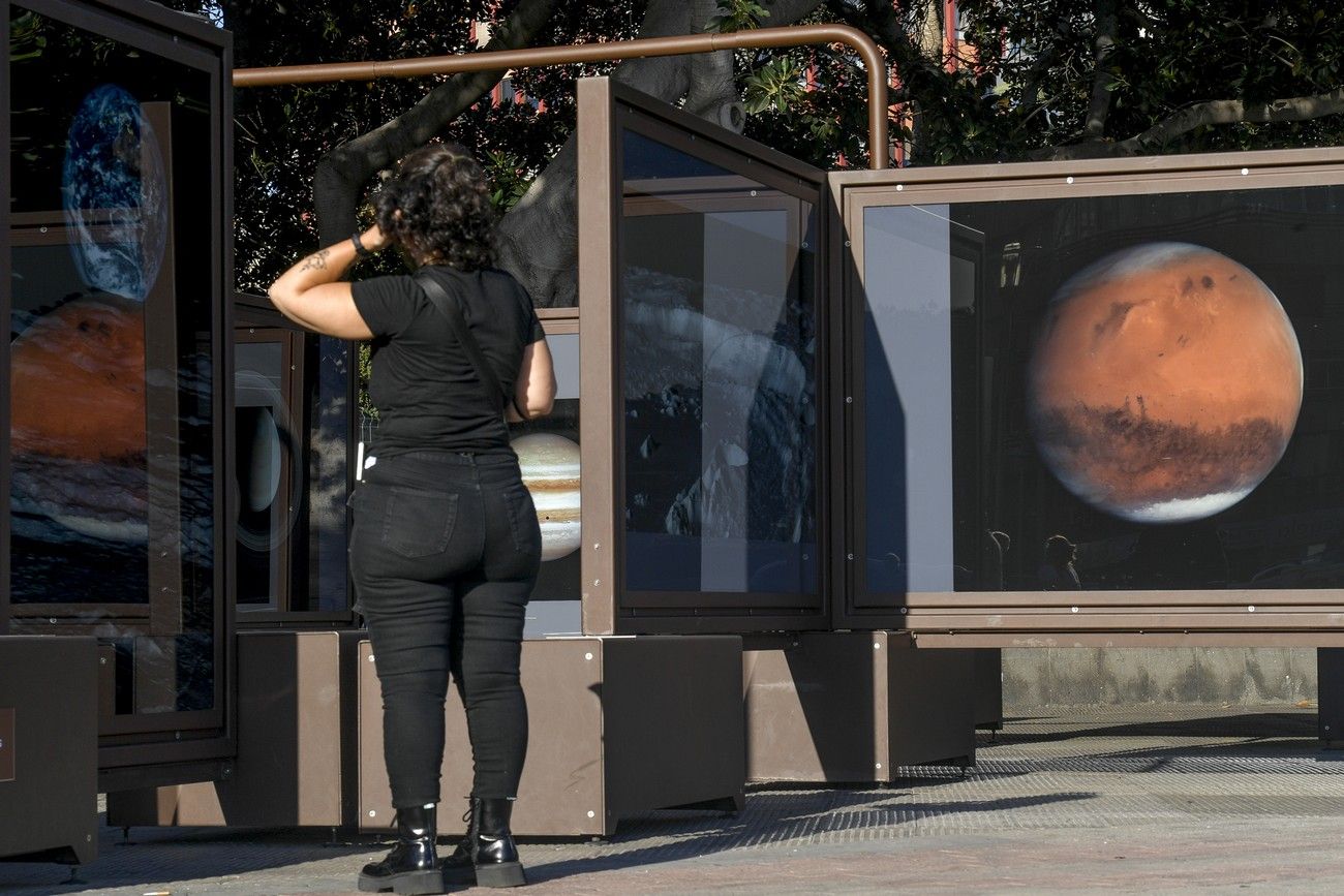 El Parque de San Telmo de Las Palmas de Gran Canaria acoge la exposición 'Otros Mundos', compuesta de 40 imágenes.