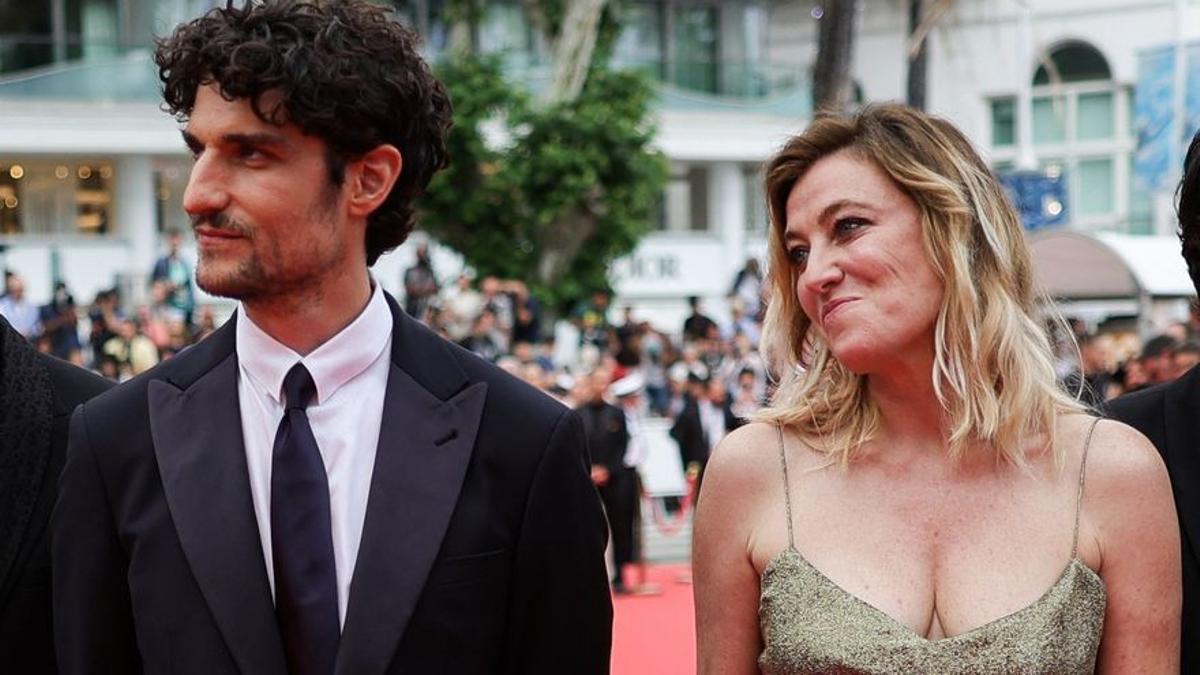 Louis Garrel y Valeria Bruni-Tedeschi, en el estreno de 'Les amandiers' en Cannes.
