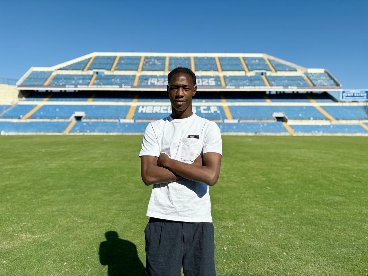 Pepe Traoré, en su presentación como nuevo jugador del Hércules B.