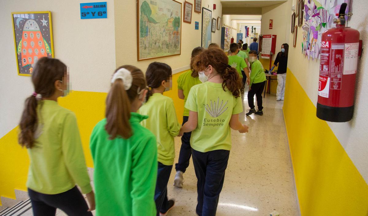 Arranca la vacunación de los niños de nueve a once años en colegios de Alicante