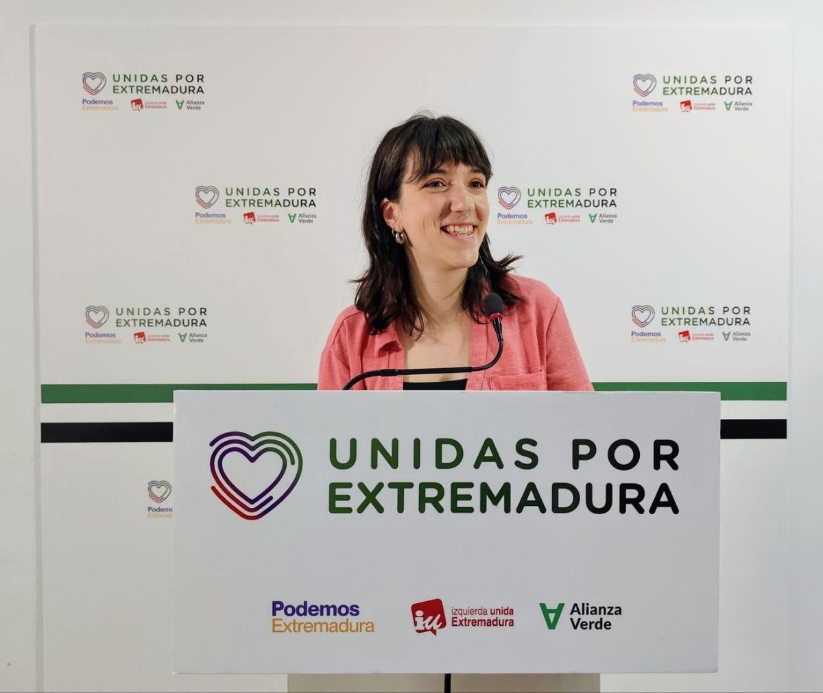 La coportavoz de Unidas por Extremadura, Nerea Fernández, en rueda de prensa este lunes en Mérida