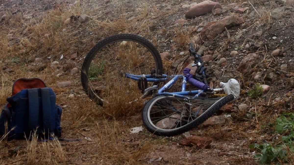 Imagen de archivo de una bicicleta destrozada tras sufrir un accidente.