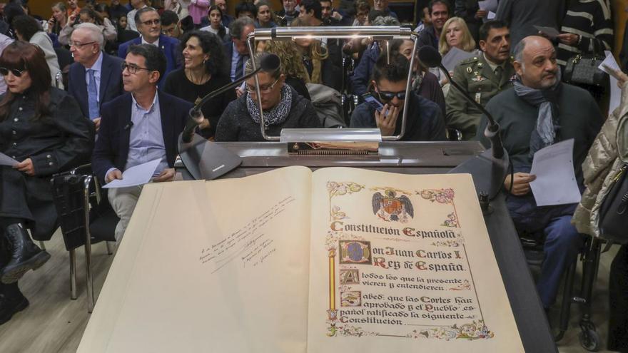 Acto de lectura de la Constitución en la Universidad de Alicante, a principios de esta semana. | PILAR CORTÉS