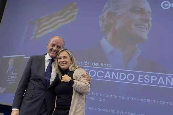 Francisco Camps presenta su libro "Reenfocando España" en el Club INFORMACIÓN"