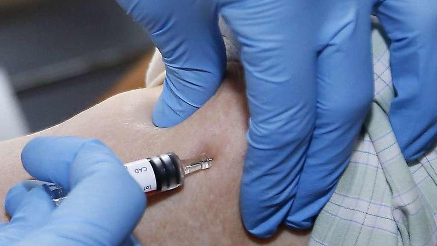 Una &quot;epidemia&quot; de hepatitis A obliga al Sergas a vacunar ya a adultos de riesgo