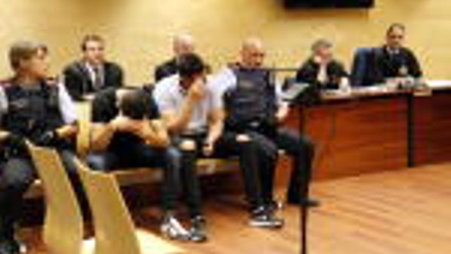 Els dos acusats d&#039;assassinar un jove d&#039;una pallissa a l&#039;exterior de la discoteca Caribbean el primer dia de judici a l&#039;Audiència de Girona