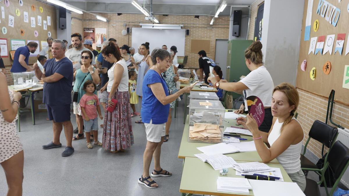 Un instante de la jornada electoral de este 23J en la ciudad de Alicante.