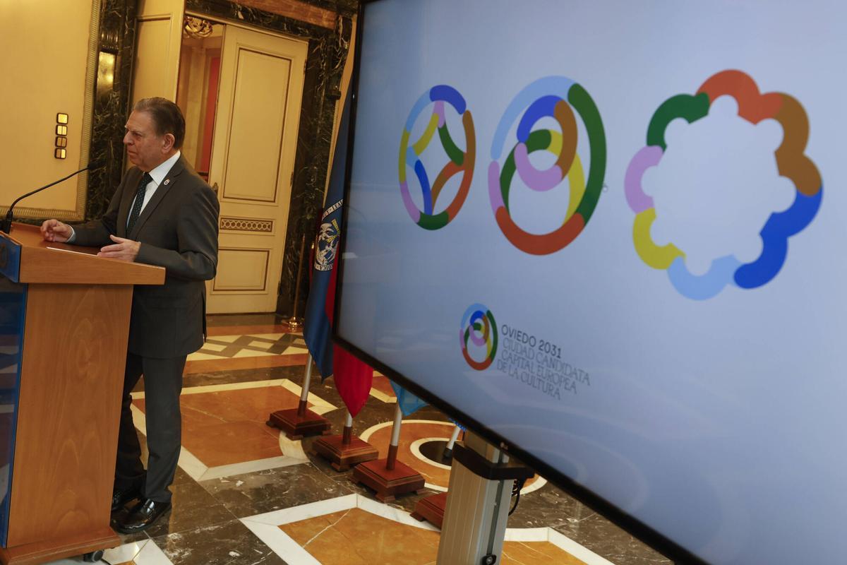 El alcalde, Alfredo Canteli, presentando en Oviedo el proyecto de la candidatura.
