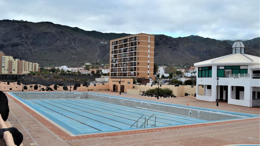 Rifirrafe entre gobierno local y la oposición por el cierre de la piscina de Los Silos