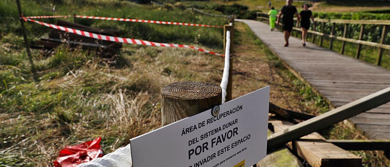 Acordonan la zona próxima al polémico “surfeo” de dunas