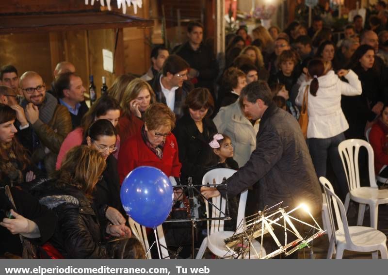 GALERÍA DE FOTOS -- Villancicos en el Mercat de Nadal