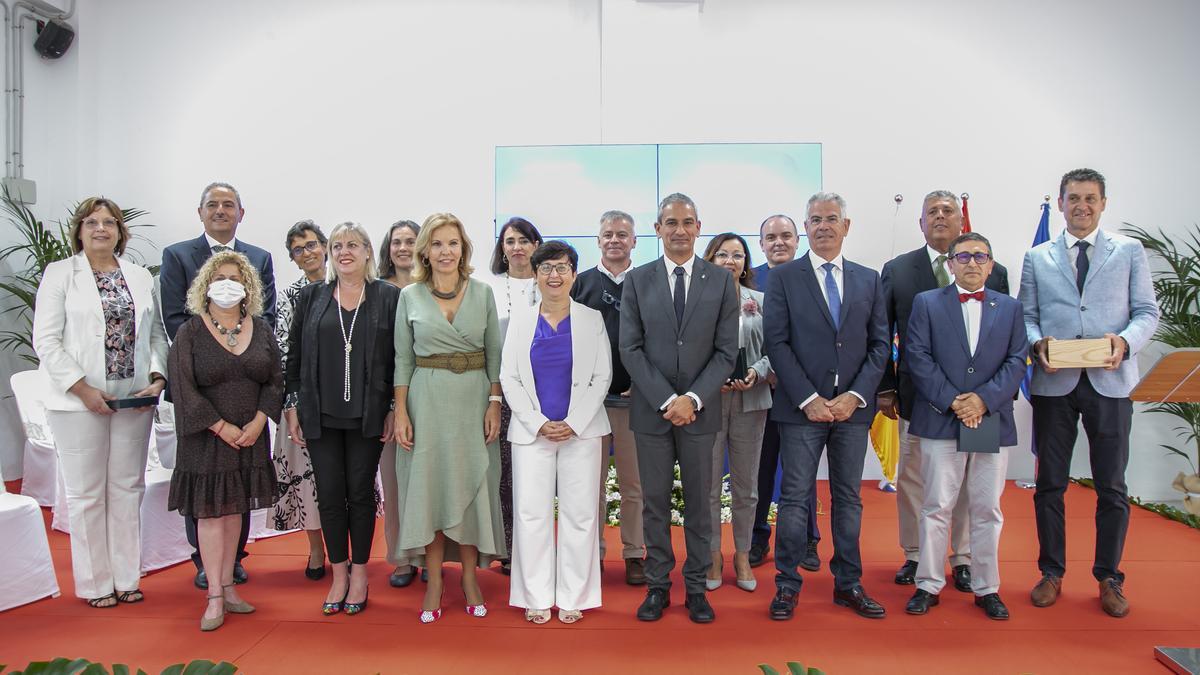 Educación entrega las distinciones Viera y Clavijo a docentes de enseñanza no universitaria de Canarias