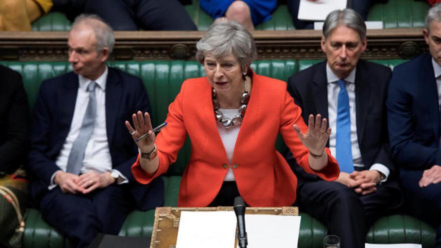 El Parlamento británico rechaza el acuerdo de May y asume el control del Brexit
