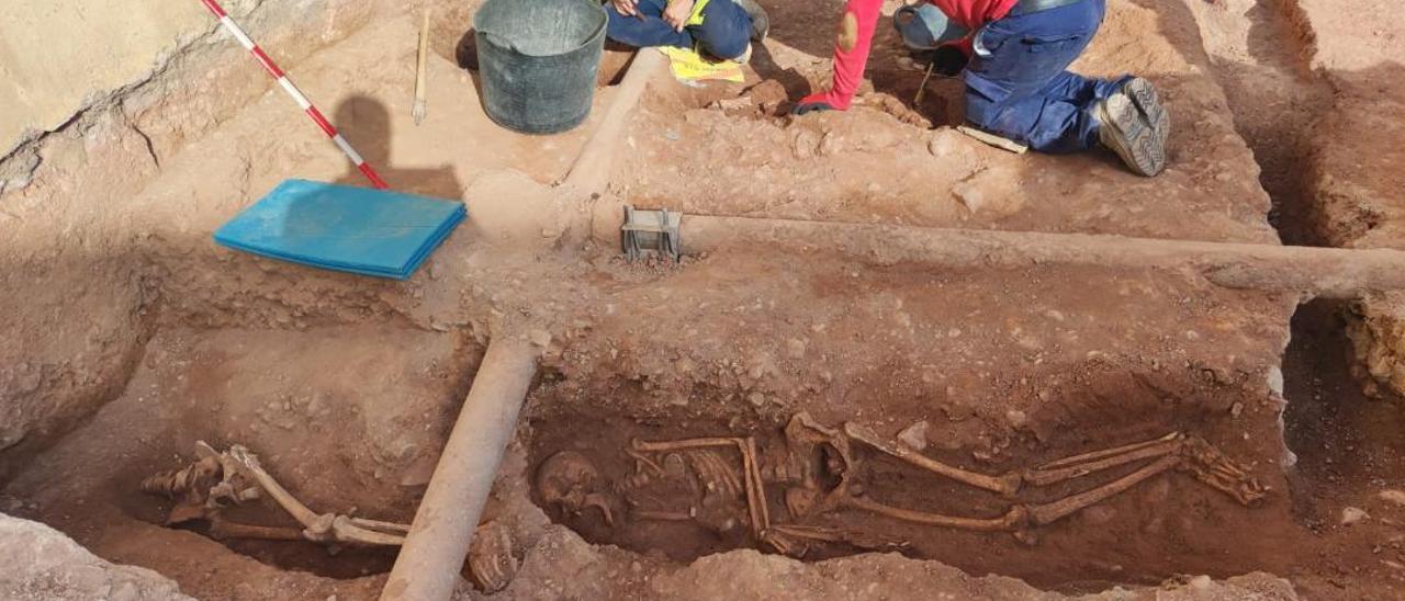 Imagen de los restos hallados durante las excavaciones y que han sido remitidos a un laboratorio para su datación.