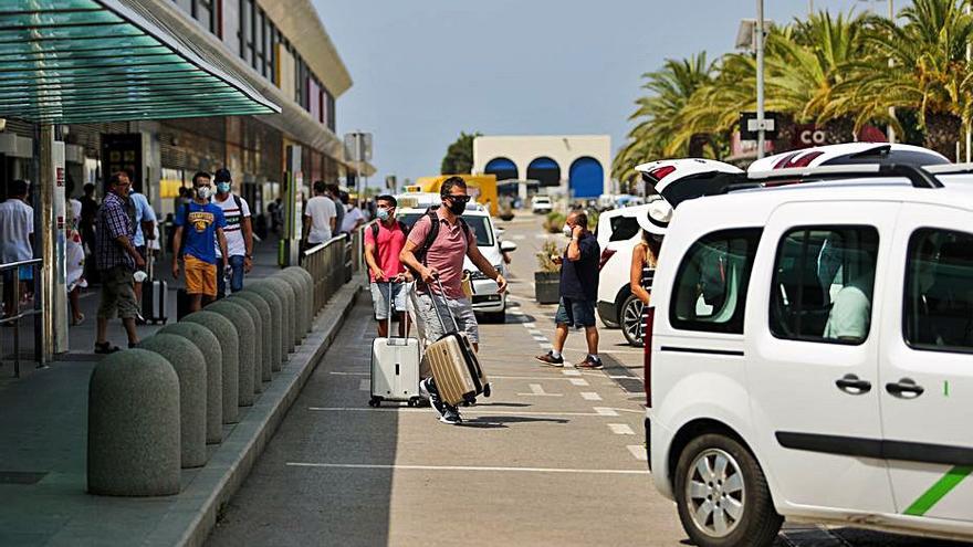 Sant Josep decide mantener los taxis estacionales hasta el 30 de septiembre | TONI ESCOBAR