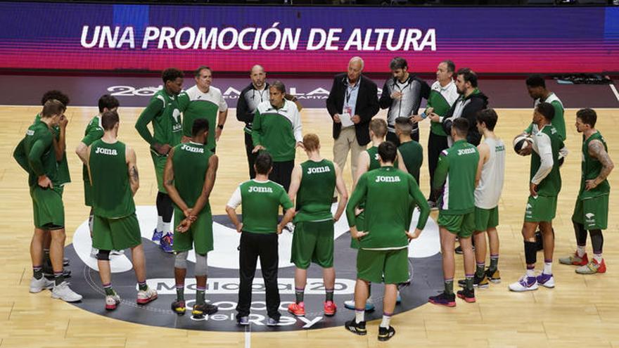 La plantilla cajista, durante un entrenamiento esta temporada