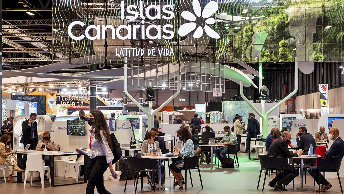 El estand de Canarias en Fitur recibía ayer agentes y empresarios del sector en negocios para la próxima temporada.