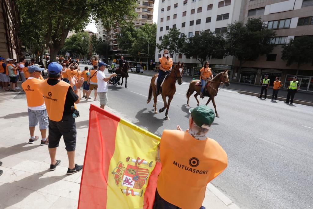 Unas 500 personas se manifiestan en Palma contra las restricciones a la caza y la pesca