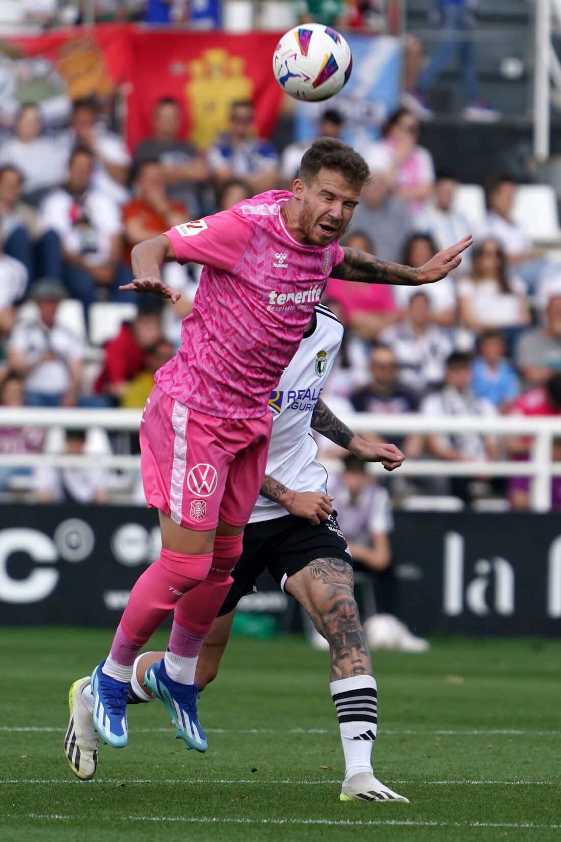 El partido entre el Burgos y el Tenerife. en imágenes