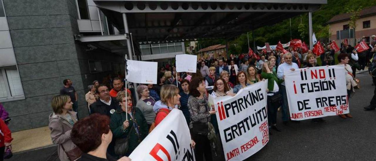 Una protesta contra la externalización del servicio de hemodiálisis celebrada el pasado mes de abril.