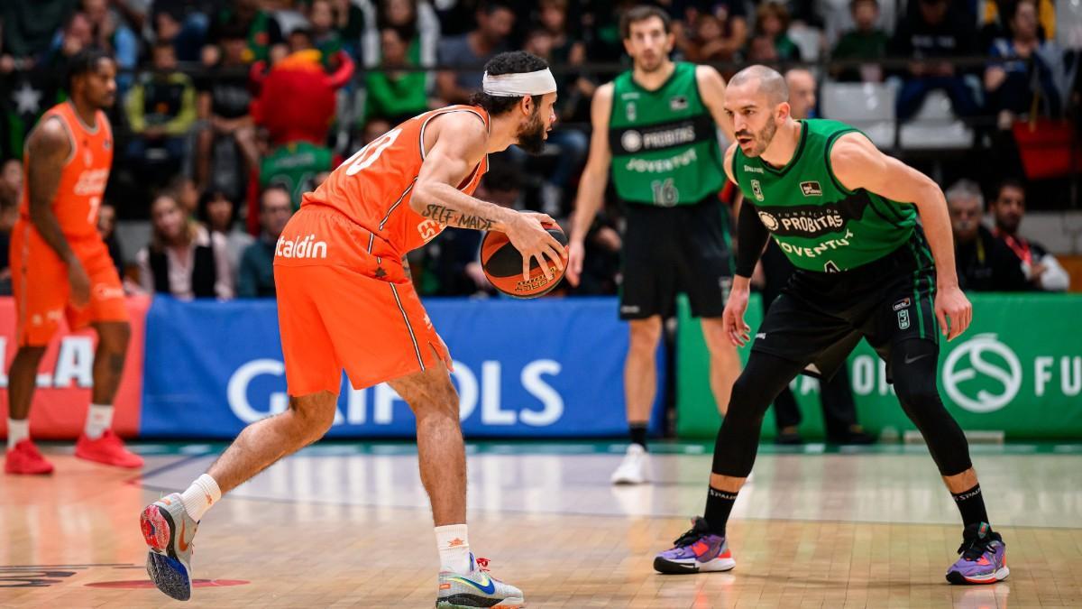 Pau Ribas, durante un partido