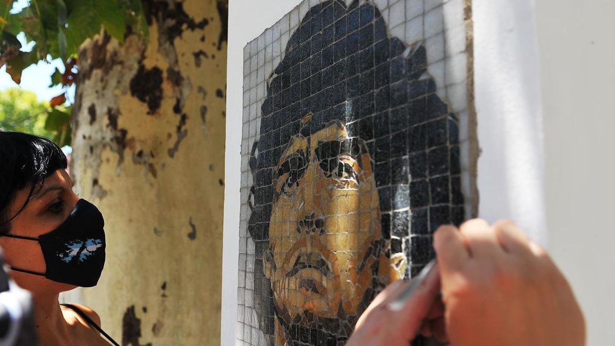 A tres meses de la muerte de Maradona se mantienen los homenajes, las dudas y las acusaciones