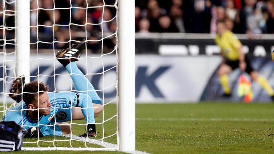 Neto, después de sacar el balón.