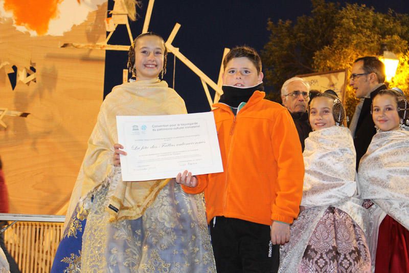 Entrega de los certificados de la Unesco a las Fallas infantiles