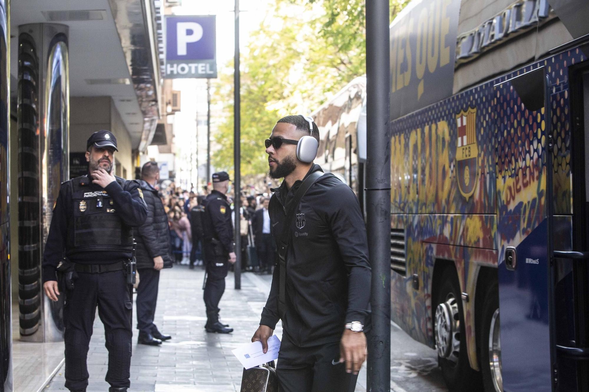 Gran expectación en Alicante por la llegada del Barça