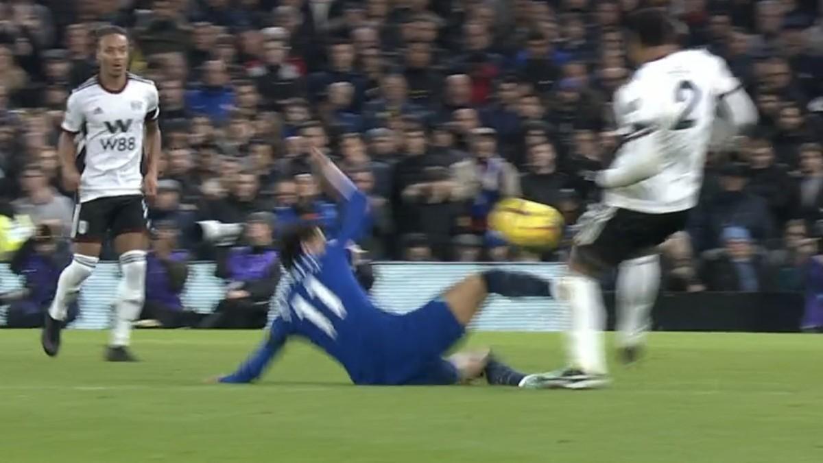 Joao Félix, expulsado por esta entrada criminal en su debut