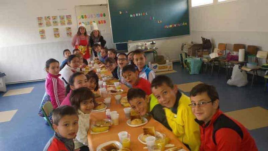 Escolares del CRA de Moraleja participan en un desayuno saludable