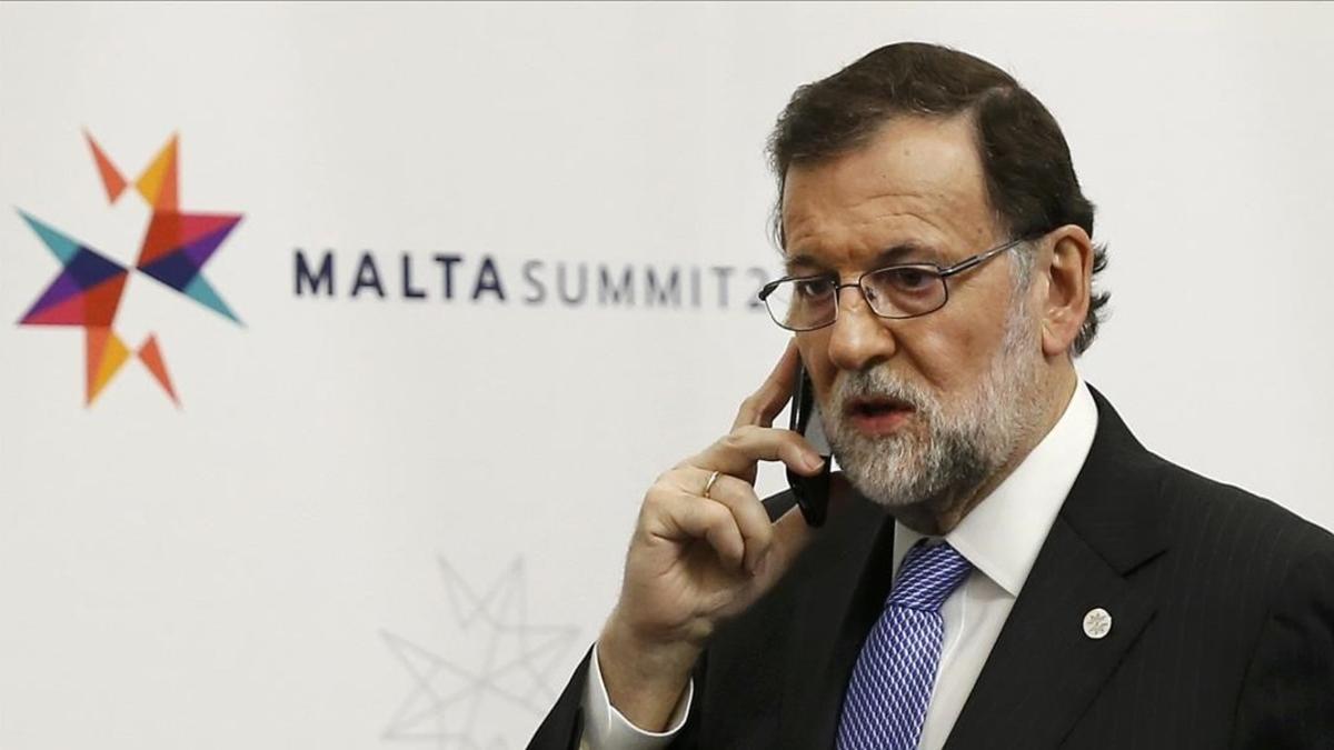 undefined37155003 spanish prime minister mariano rajoy speaks on his phone dur170203200355