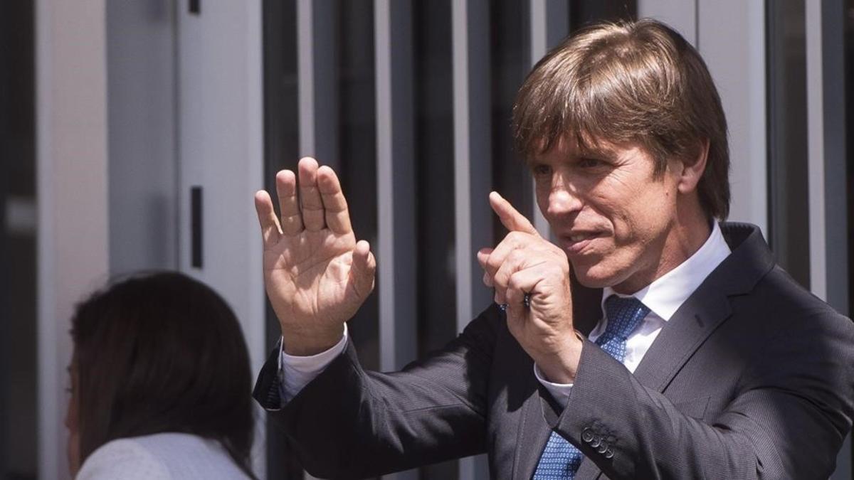 El torero Manuel Díaz, El Cordobés, en la puerta de la Audiencia Provincial de Córdoba tras el juicio celebrado el 28 de abril donde se dirimía la demanda de paternidad presentada por el diestro contra Manuel Benítez, El Cordobés.