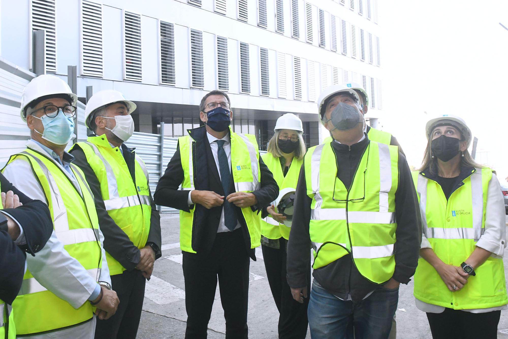 Feijóo y García Comesaña visitan las obras en el Hospital de A Coruña