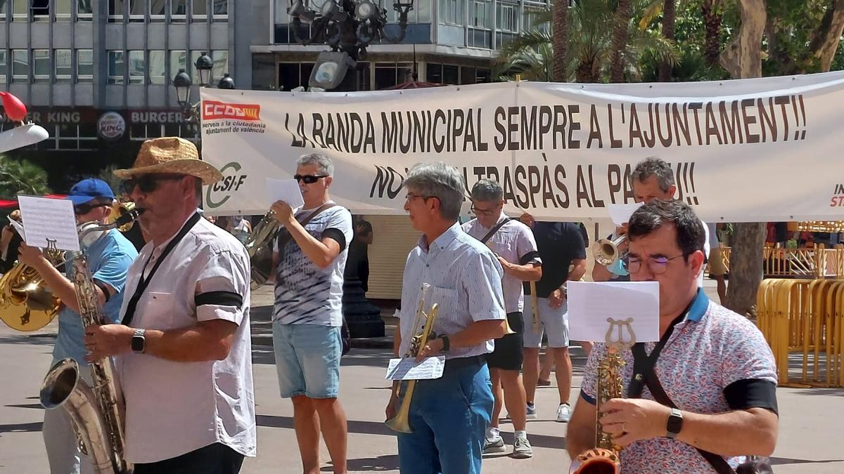 La banda municipal protesta por el traslado al Palau de les Arts