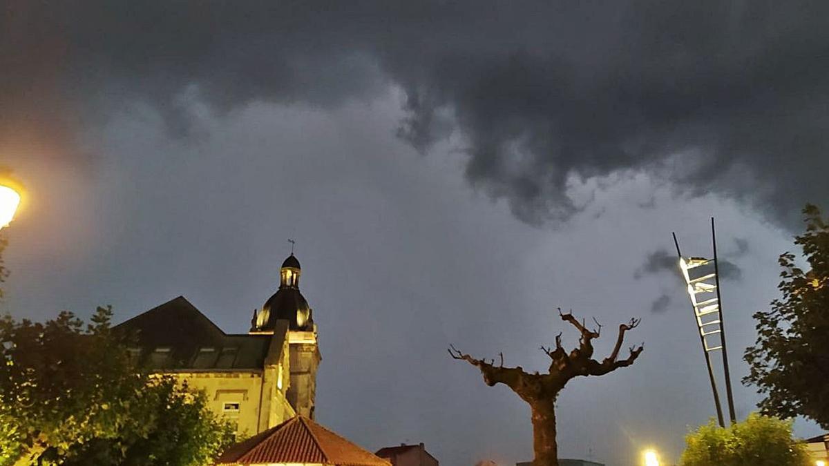 Pasar del verano al invierno en solo una tarde de tormenta | ANA CELA