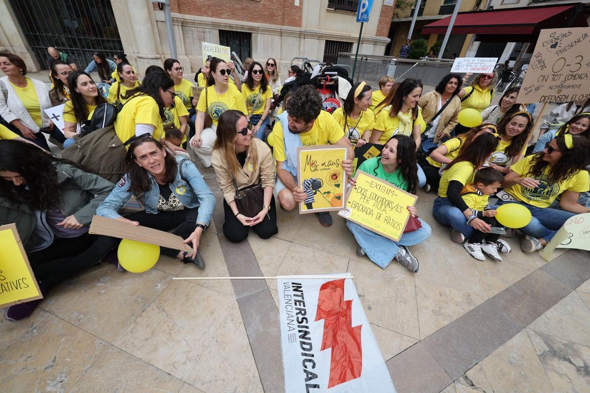 07/05/2026 | Plaza de las Aulas, Castellón | Concentración de trabajadoras de las escuelas infantiles durante la huelga educativa