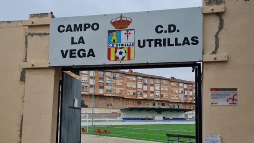 Largas colas para poder ver al Valencia ante el Utrillas